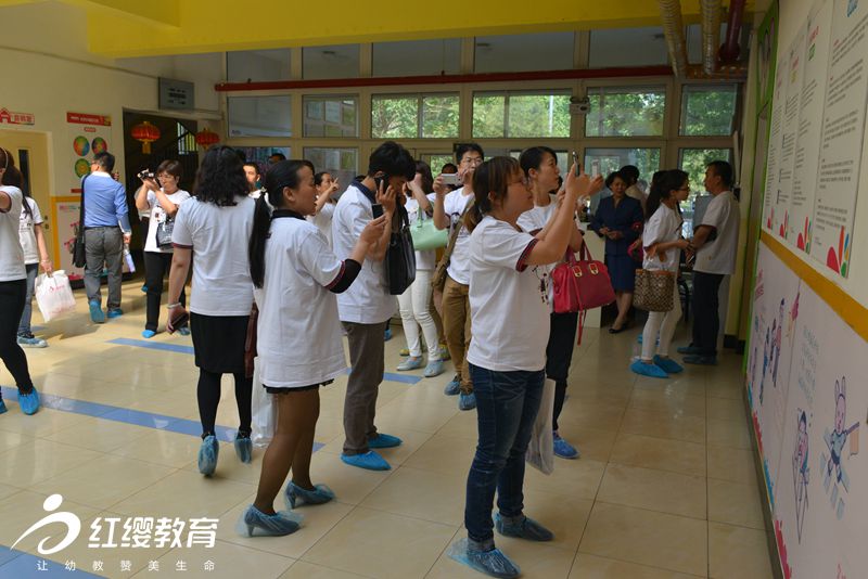 紅纓幼兒園寬敞明亮的門(mén)廳